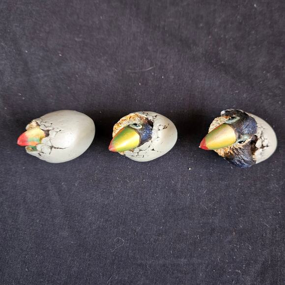 Three Hatching Toucan Babies Clay Figurines Signed HFM - Picture 3 of 7